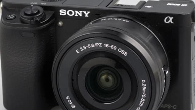 Jakie obiektywy pasują do Sony Alfa 6000? Sprawdź najlepsze opcje Jakie obiektywy pasują do Sony Alfa 6000? Sprawdź najlepsze opcje