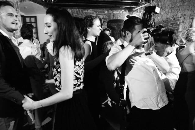 Jak szukać fotografa na ślub, aby uniknąć najczęstszych błędów Jak szukać fotografa na ślub, aby uniknąć najczęstszych błędów